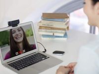 Não seja o único com uma webcam de batata para essas videoconferências