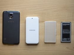 The Samsung Galaxy S5 official extra battery kit