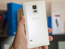 The Samsung Galaxy S5 Wireless Charging S-View Flip Cover