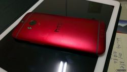 Red HTC One M8 pictured in Taiwan
