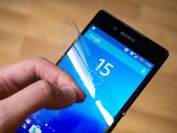 About the Xperia Z3's pre-installed screen protector