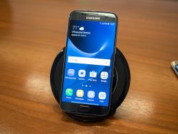 Here are the best wireless charging pads for Galaxy S7