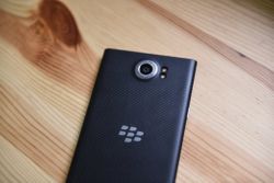 AT&T pushes Marshmallow to BlackBerry Priv