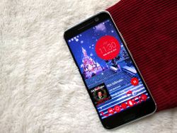 Put some holiday cheer on your home screen!