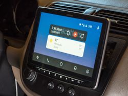Alpine Halo9 review: Android Auto and CarPlay are big and brilliant
