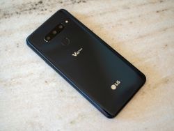 Please, pick up a case for your LG V40