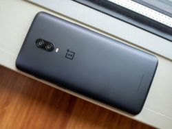 Does the OnePlus 6T support wireless charging?