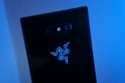 Make your phone awesome with Chroma on the Razer Phone 2!