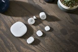 What wireless protocols does the SmartThings Hub support?