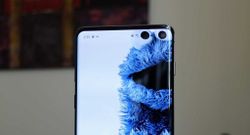 Make your Galaxy S10's front cameras a feature with these wallpapers!