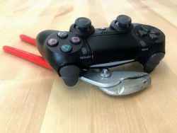 How to fix a flashing white PS4 controller