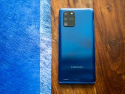 Score an unlocked Samsung Galaxy S10 Lite at $50 off with free Galaxy Buds+