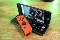 Forget using an S Pen, use a Nintendo Switch Joy-Con as your remote shutter