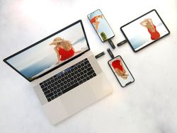 A handy flash drive that directly connects to your phone, tablet, and PC 