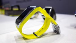Samsung reportedly sells 800,000 Galaxy Gear smartwatches