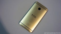 Gold HTC One arrives at UK retailer SIM-free