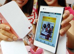 LG shows off Pocket Photo mobile printer, claiming to be the smallest of its kind