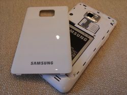 Bell's Samsung Galaxy S II looks sexy in white; and it's coming in time for the holidays