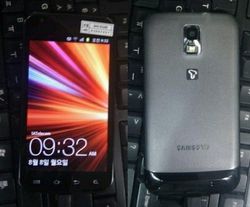 Samsung Celox, an LTE-toting Galaxy phone, captured on camera
