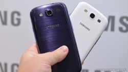 Late-night poll: Samsung Galaxy S III -- white or blue?