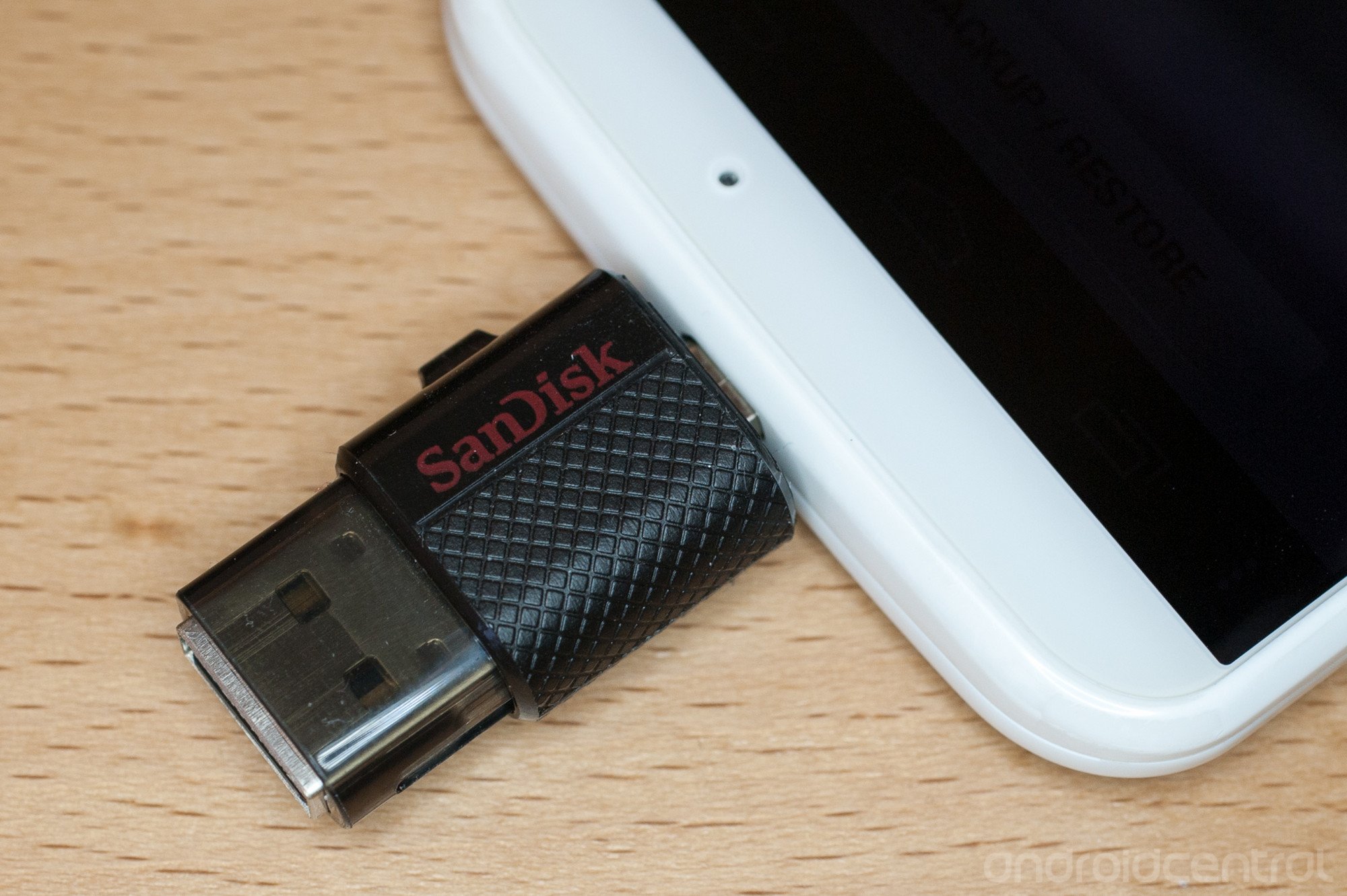 how to download from phone to flash drive