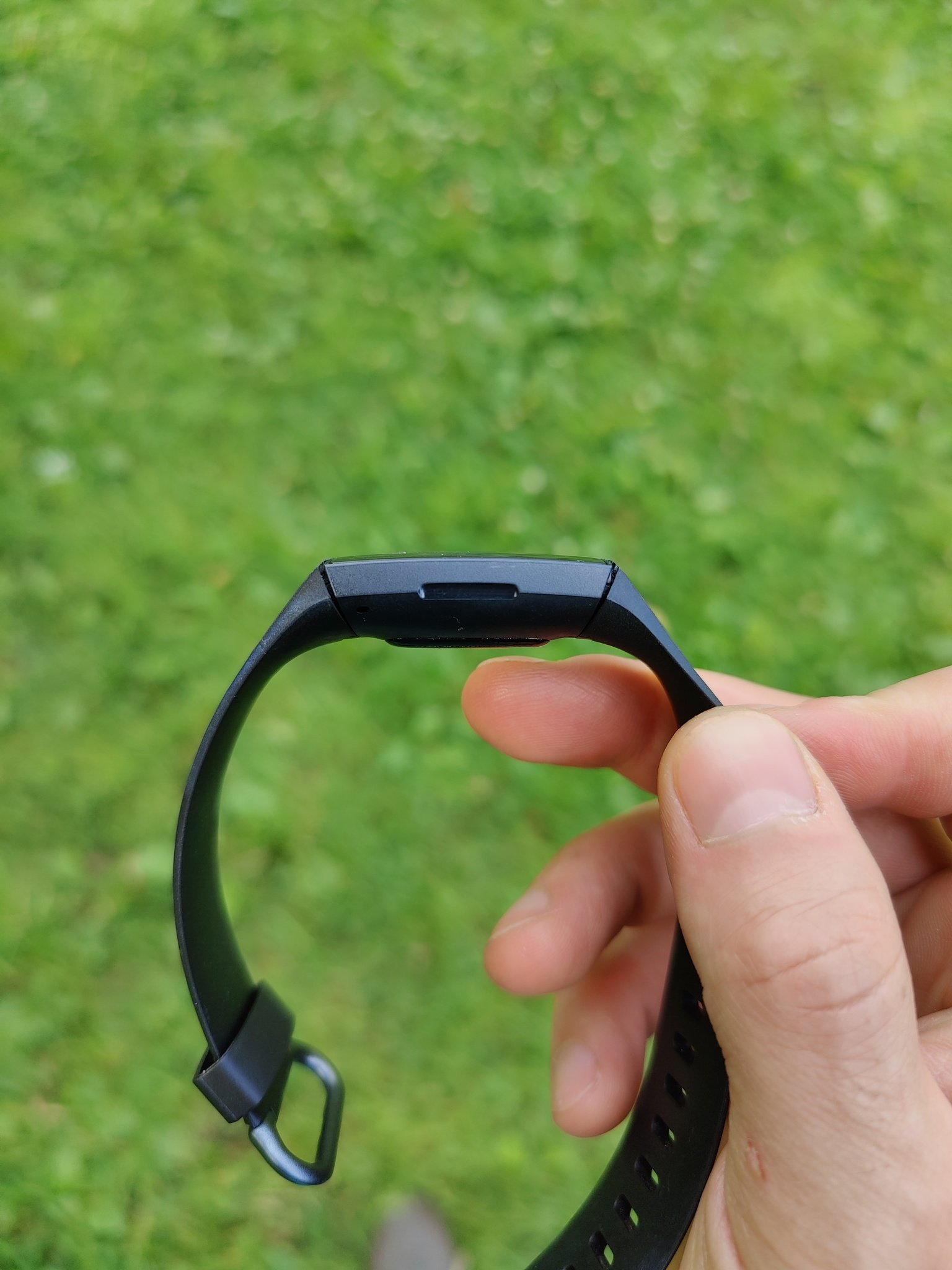 fitbit charge 4 band issues